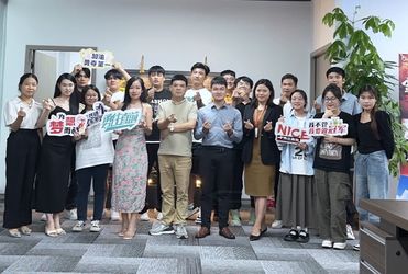 SHENZHEN KINGWE-STAR OPTO-ELECTRONICS TECHNOLOGY  CO, LTD. خط إنتاج المصنع