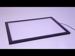 صندوق ضوئي ذو إطار ألومنيوم خفيف للغاية مع ضوء لامع ناعم، جذاب جداً.